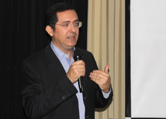 Gustavo Porpino, da Argus, durante a apresentação do programa do fórum.