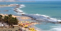 Vista da praia do Meio e a formação de arrecifes.