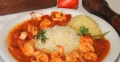 A gastronomia da praia de Pirangi é rica em opções, como o restaurante Paçoca de Pilão, que possui pratos com camarão.