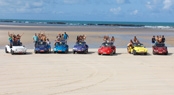 Estudantes da Bahia curtem passeio de buggy em Genipabu