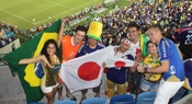 Torcida japonesa dá show de simpatia e civilidade na Arena das Dunas