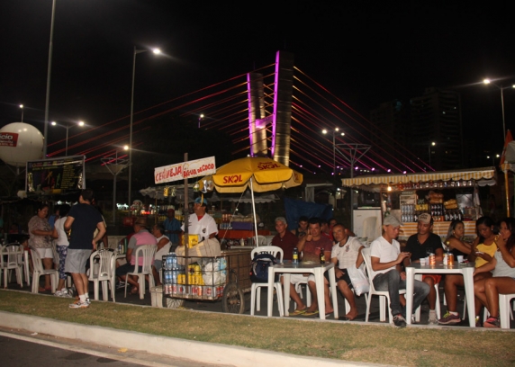 Os vendedores ambulantes acharam fraco o movimento da primeira noite de Carnatal