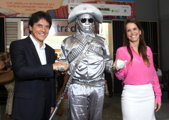 O governador Robinson Faria e a primeira dama Julianne Faria prestigiaram a abertura da Fiart de 2015 e devem novamente comparecer na abertura da feira deste ano de 2016.