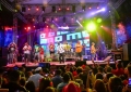 A banda carioca Monobloco faz a festa dos foliões do Polo Ponta Negra nesta noite de domingo, a partir das 22 horas. (foto divulgação)