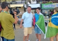 Pai e filho dão entrevista para o canal Tg2, da RAI, Itália