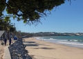 Ponta Negra com poucos turistas que ainda frequentam a praia.