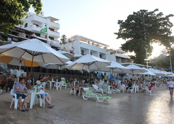 A Get Up que oferece o Flyboard e o Stand up fica ao lado do restaurante Old Five, próximo ao Morro do Careca.