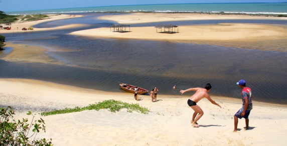 Foz do rio Guaju, em Baia Formosa, já na divisa do RN com a PB, depois da praia de Sagi. 