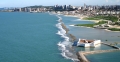 Fortaleza dos Reis Magos com as praias urbanas de Natal, como a do Forte, Meio e dos Artistas (ao fundo).