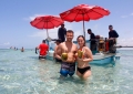 O casal paulista, Jonatas e Bruna gostaram do passeio. Ela aprovou também o hula-hula, preparado no abacaxi.